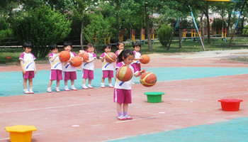 幼儿园教师配备不达标或将下调收费标准